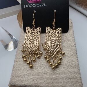 Paparazzi Chic Gold Fringe Earrings (943)